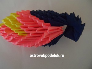 "Попугай" в технике модульное оригами